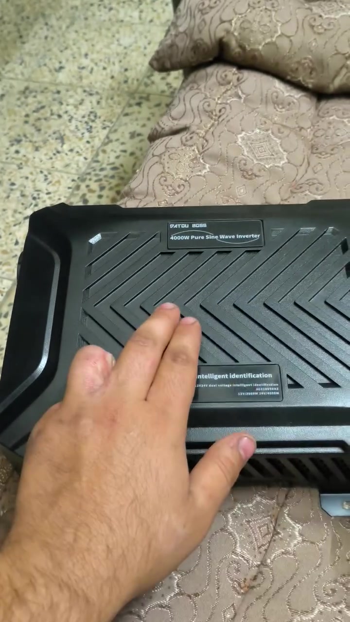 سلام عليكم عاكسة اصلية موجه جيبية نقية جديد غير مستخدم V12/24V 2000/4000W  
18 امبير 
السعر داخل الفيديو شوف الفيديو
