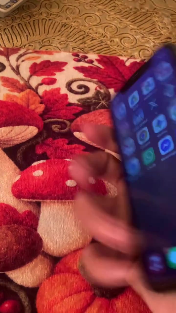 للبيع جهاز iPhone X كامل وجميع أجزائه شغال، يفيدك قطغ غيار أصلية (تفصيخ) أو تصليح البورت واستخدام طبيعي.
المواصفات والحالة:
 الحالة العامة: الجهاز شغال بالكامل وكل قطع الداخليات شغالة (شاشة، كاميرات، بطارية، وكل الأجزاء ممتازة).
 النقص الوحيد: منفذ الشحن (البورت) مو موجود.
 الاستخدام: تريده تفصيخ واستفادة من قطعه، أو تريده جهاز كامل بس يتركتبله بورت.
💰 السعر: 60,000 دينار.
📍 المكان: بغداد - زيونة.
🚫 التوصيل: لا يوجد توصيل (استلام من المكان).
للتواصل والاستفسار، يرجى المراسلة على الخاص
