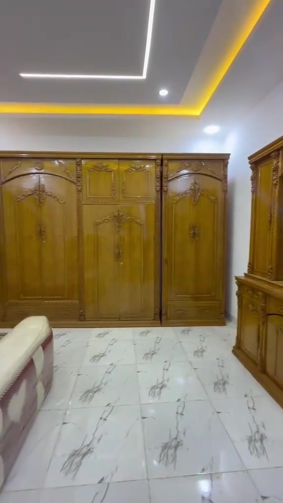 غرفة نوم خشب عراقي 5 ملم وداخل صاج مستعملة شي قليل نضيفة سعرها (مليون) و200الف وبيها مجال العنوان.. موصل الجديده الاتصال علئ
***********
***********
