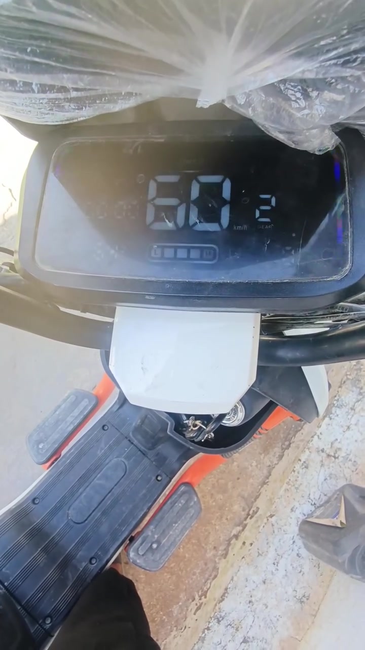 السلام عليكم
دراجة شحن للبيع موديل ٢٠٢٦
دراجة خير من الله بعدها زيرو 
بطاريات🔋 بعدهن جدد 
مكان ديالى خان بني سعد
السعر450 , قفل ***********

