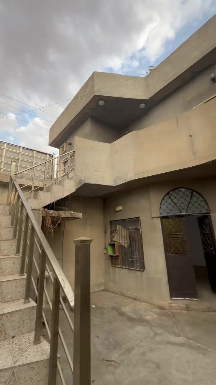 للإيجار مساحة 200 متر ركن كركوك ساحة الاحتفالات طابقين***********

