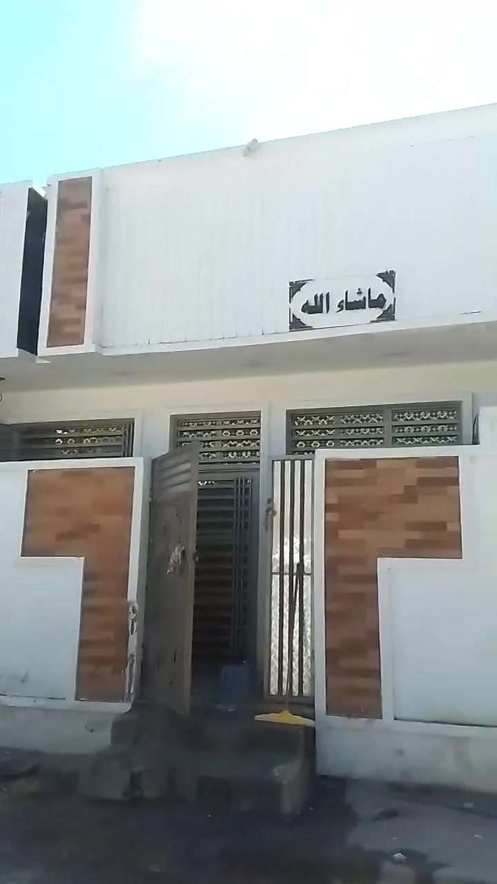 للبيع مشتمل ركن مساحه 60 متر مربع واجهه 7 ونزال 8 ونص بااسمي بناء حديث البيت فارغ محد ساكن بيه منطقة خدمات مسقط مقابل المدارس الصينية البيت الفرع خلف شارع التجاري الشراي اتصل ***********
