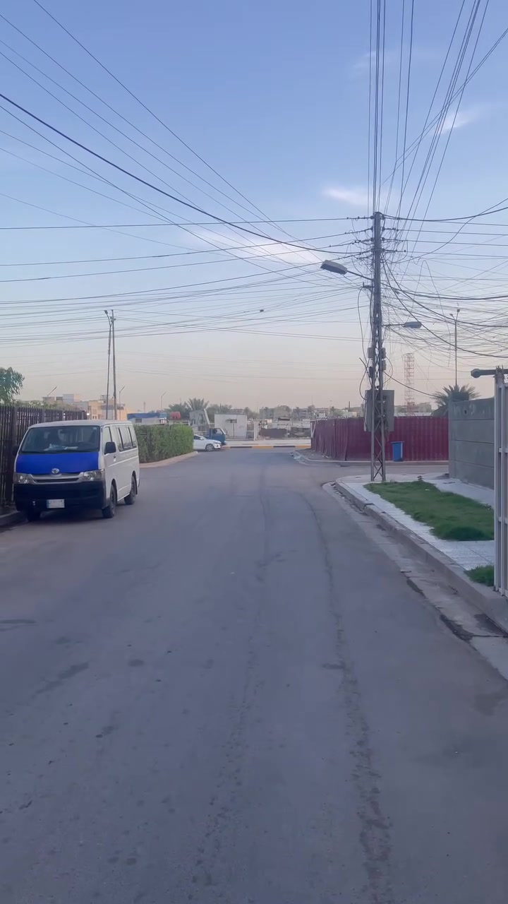 100 م الواجه 7 اله ربع 3 طوابق 6 نوم اول بيت بعد الركن
مدخل المضمار بظهر مستشفى ابن القف طابو صرف باسمي *********** مطبخ وخطار بالوجه كراج

