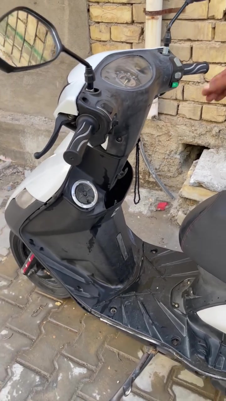 السلام عليكم دراجه ثعلب ١٤٠ للبيع
دراجه نضيفه كل نقص مابيهه الدراجه صارلها ٣ اشهر نازله من الرمبه دراجه كامله سلف هندر كهربائيات كلها شغاله الصبح نكره سلف  كلشي بلادي سعرها ٦٠٠ وبيه مجال للطيبين مكاني بغداد الشعله  *********** بي واتساب
