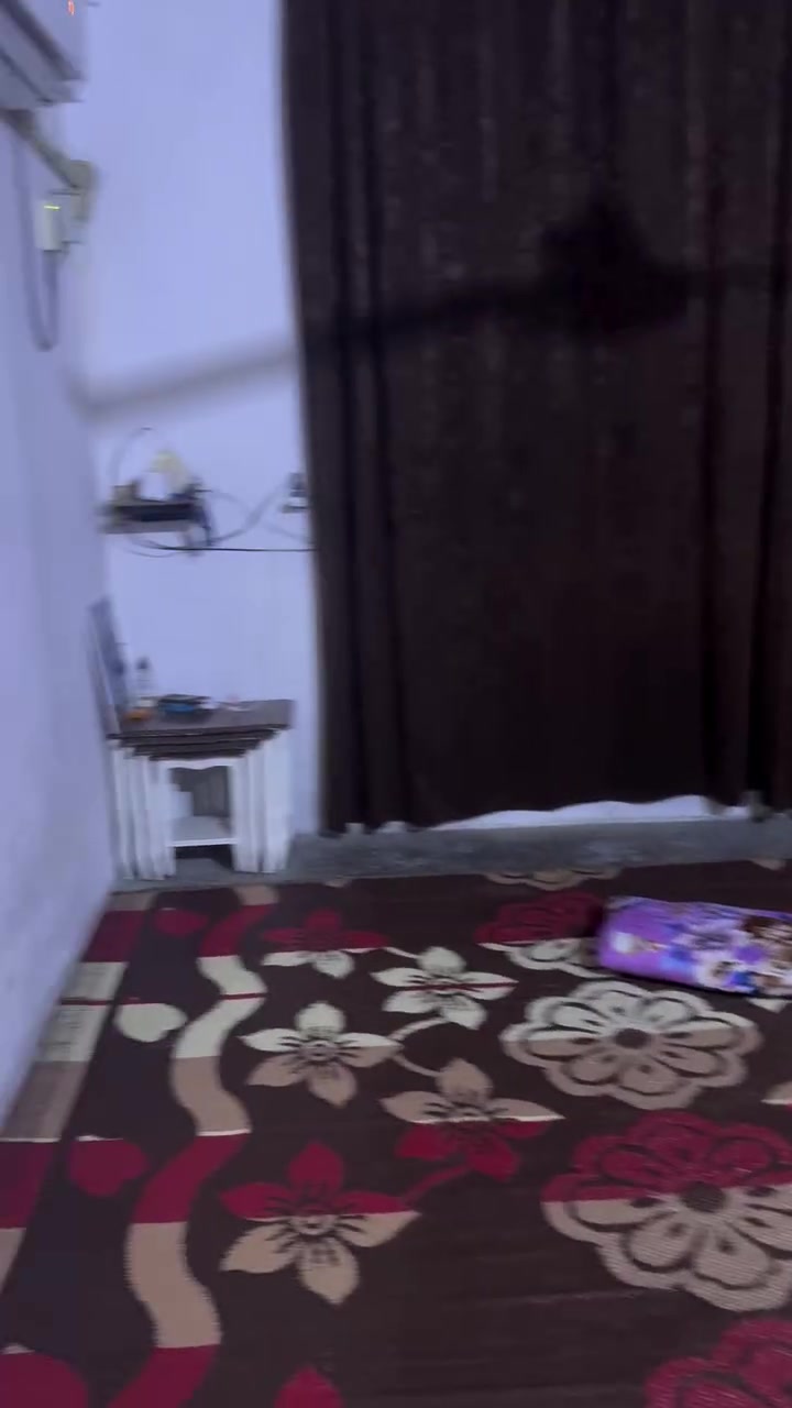 بيت خمسين متر عنوان شعله قطاع ١٢على غربي واجهيه خمسه ونزال عشره طابق الي عنده مراوس عادي ١٠٠يكون وهذا رقم ***********

