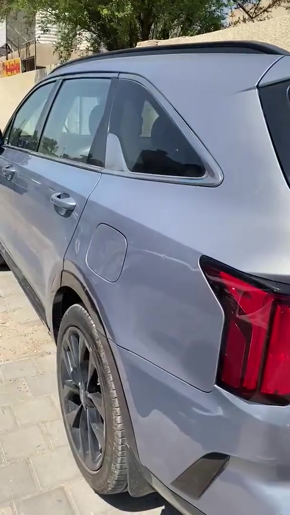 السلام عليكم سورنتو للبيع موديل 2022 وارد أمريكي صور الحادث موجودات بالصور مكانه بغداد السعر 220  للاستفسار اكثر الاتصال عل الرقم ***********

