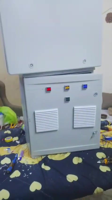السلام عليكم مستعدين شد وتسليك كهربائيات منازل ومجمعات ومعامل وبوردات مولدات وبوردات منازل وبأسعار مناسبه اتصال على الرقم 
***********  واتساب 
***********
