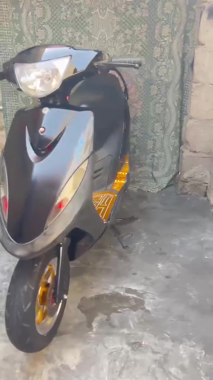 سلام عليكم  دراجه للبيع مفتوحه مره وحده فقط دراجه كامله من كلشي مابيها اي نقص بس سلف دراجه تخبل سعرها 625وبيها مجال حك الجيه ***********
