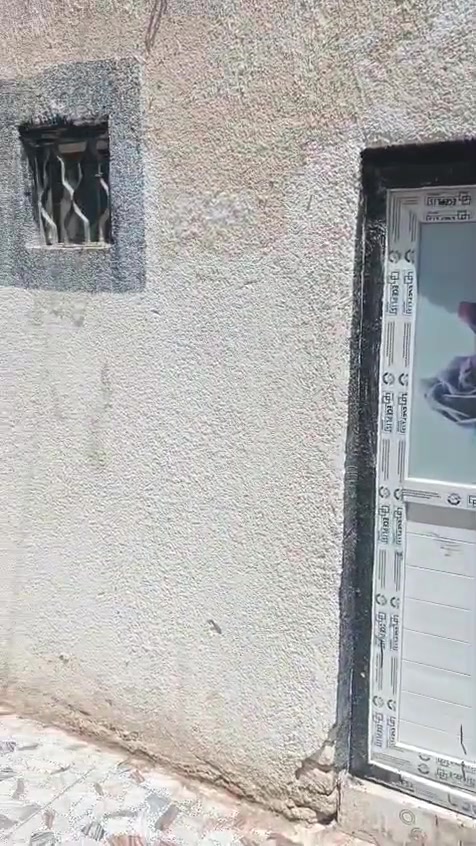دار للإيجار في الحر قرب أسواق المائده مساحه ١٠٠ متر وبسعر ٣٠٠ قفل للاستفسار الاتصال على ***********   ***********
