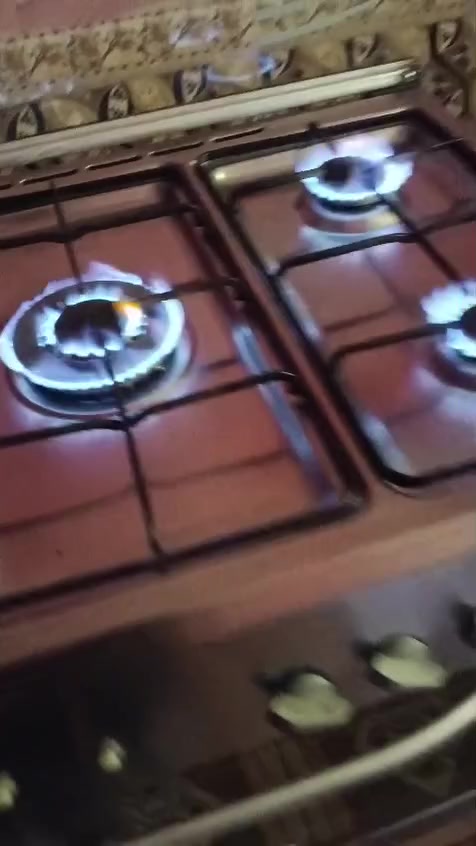 طباخ مصري جديد نضافه فول متواجد وات ساب  200معه المجال***********
