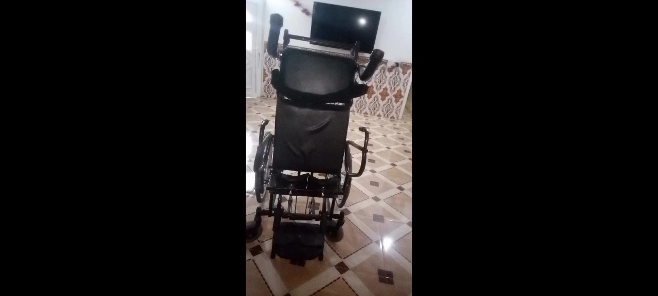 سلام عليكم ورحمة الله وبركاته، متوفر كرسي متحرك يفيد اصحاب الاحتياجات الخاصة السعر 150 الف للتواصل ***********
