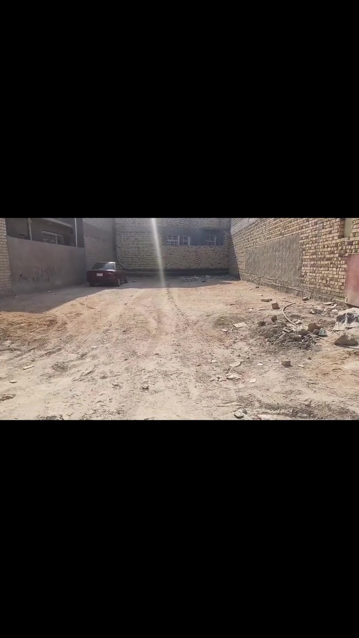 *📍 قطعة أرض للبيع - الحلة*
مساحة ٢٣٠ متر

*الموقع المميز:*
الحلة - شارع 80 - حي القضاة
تبعد عن شارع 80 الرئيسي حوالي 200 متر فقط

*تفاصيل القطعة:*
- نوع الملك: طابو زراعي سند 25
- واجهة القطعة: 10 متر
- النزال: 23 متر
- ثاني قطعة عن الركن
- عرض الشارع: 12 متر

*الخدمات:*
منطقة مخدومة بالكامل (ماء - مجاري - تبليط - كهرباء - كافة الخدمات موجودة)

*السعر:* مناسب جداً

*للاستفسار: ************
