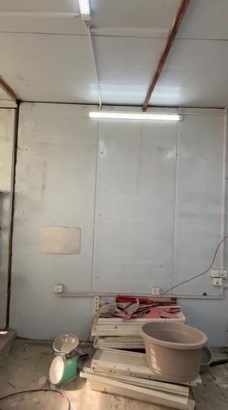 سلام عليك
عندي محل سندويش اريد ابيعه 3x6
مكاني بغداد
للتواصل ***********
