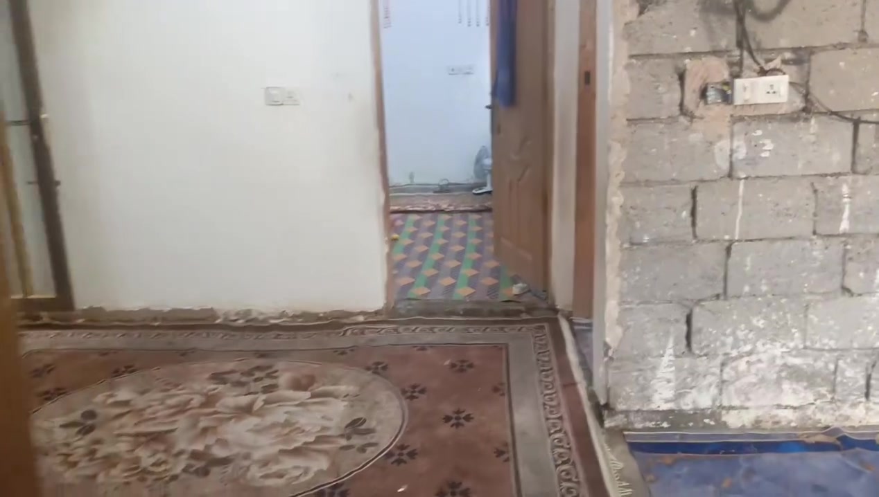 بيت  150متر غرفتين وحولي ومطبخ واستقبال وصحيات نقص  بي كاعيه وسيراميك مطبخ بناء جديد عالي عن الشارع  الاستفسار على الرقم *********** السعر  خاص
