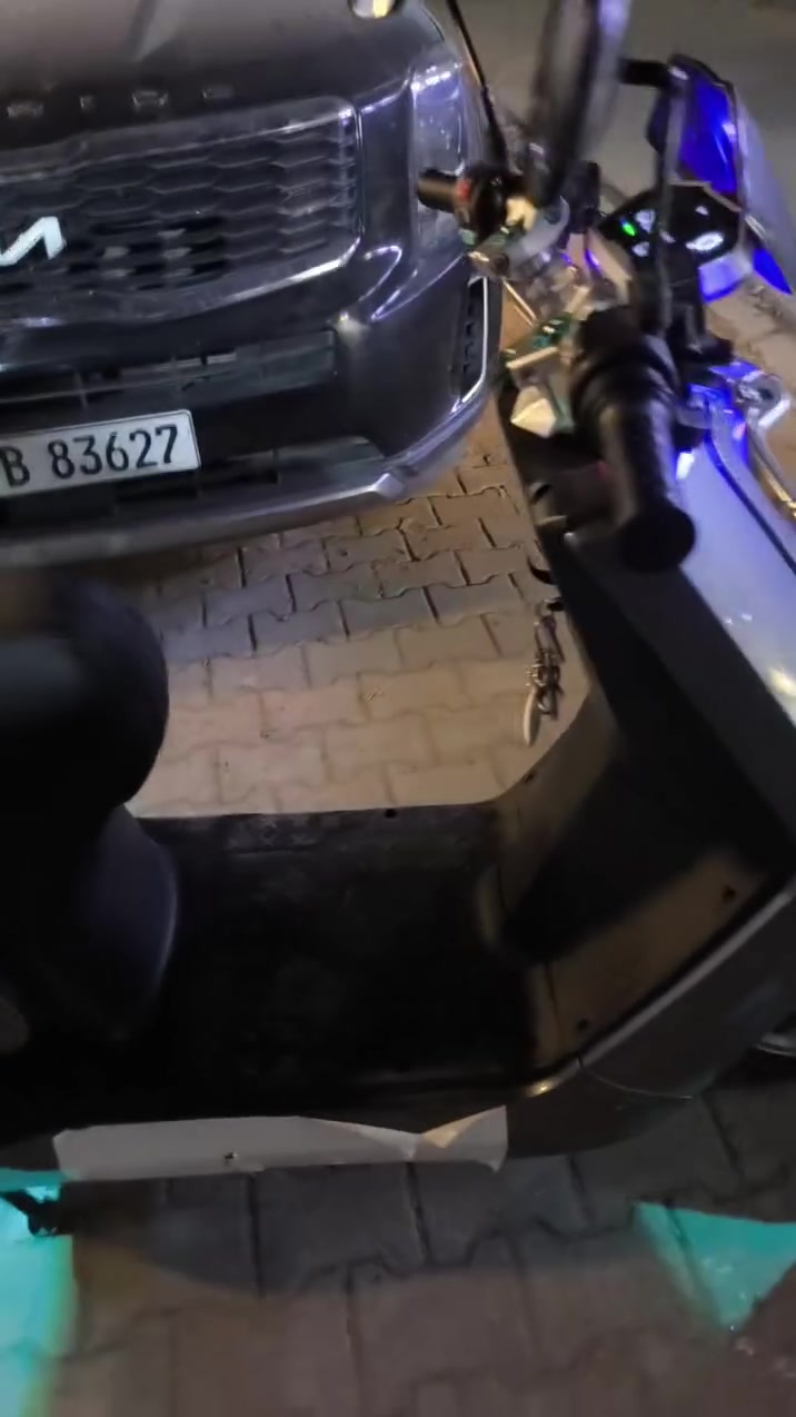 دراجه كاسحه
بطاريه ليثيوم يومين لشحنه الوحده يله تخلص شحن 

80كيلو تمشيك 

مزوده من شركه ستيرن ودبلات. وبريكات رياضي 

3سرع 

نضام بلوتوث صوت ومسجل 

لايت زنون عالي وناصي 

نضيفه كلش بس بيها كسر بل كفر مثل مموضح بل صوره 

سعر 900. 

مكاني بغداد جديده رزاق ابو الفلافل

***********
