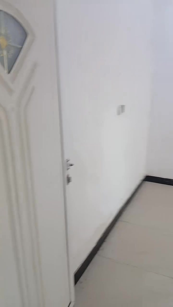 السلام عليكم بيت الإيجار طابق ثاني يحتو على غرفتين نوم أربع شوارع زعفرانيه ستفسار على رقم فقط ***********
