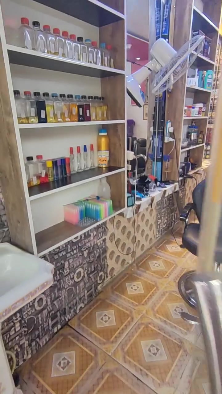 أثاث حلاقة • محل كامل • للبيع