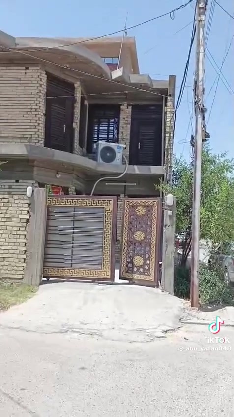 بيت المحموديه حي ١٦ قرب سكلة أبو علي  لبيت ركن عله شارعين  مجاري خدمات تبليط بناء حديث ٢٠٢٣ البيت قاطين مساحه ١٥٠ متر يحتوي على إستقبال وصاله كبيره ومطبخ حار وبار وغرفة نوم ومجمع صحيات عدد ٢ ومناور ٢ ولقاط لثاني ٣ غرف نوم ومجمع صحيات وكراج سياره لبيت مطلوب اسكان ١٠ ملايين لسعر لكلي ١٤٥ مع لآسكان ***********
