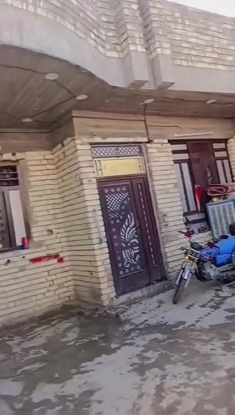 النزال 22الواجهه 8  متر  مساحه 200غرفتين نوم كامل من عده الارضيه والواجهيه سعره 90 وبي مجال و عمله مع صاحب الارض 
موقع دوره هورجب بازين خانه محطت اضواء
***********اثير
***********كورك
