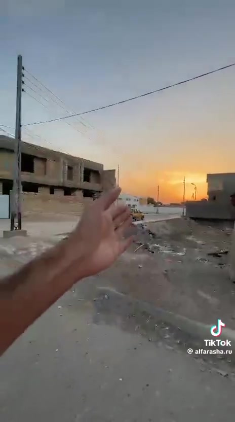 #للبيع -الرميثه-البندقيه
بيت طابقين أربع غرف وبراني وصالتين ومطبخ وصحيات داخليه وخارجيه للاستفسار الاتصال ***********
