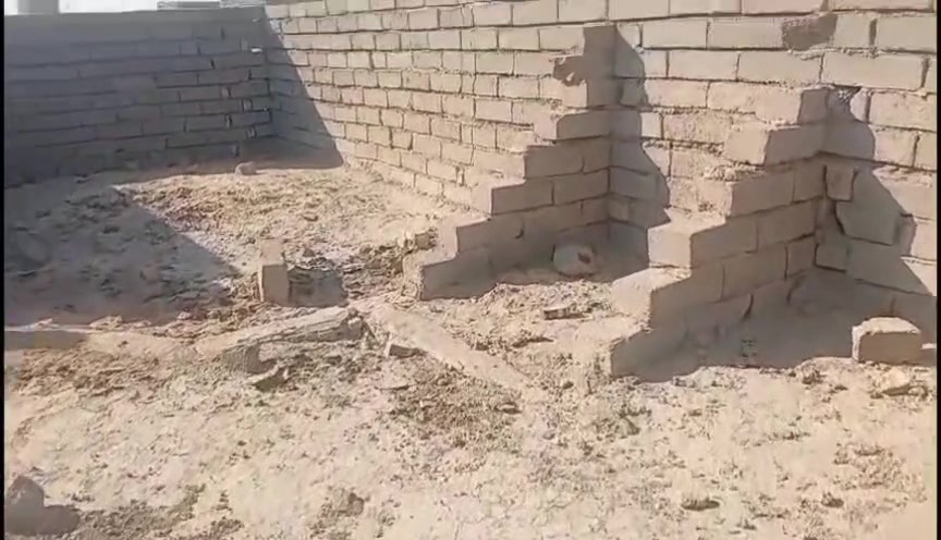 قطعه للبيع مساحته ٢٢٠ 
كل خدمات موجوده سعر ١٢ تواصل ع هاذ رقم 
‏‪***********‬‏
عنوانه صخيل يم سيطره قديمه مقابيل ملعب خماسي
