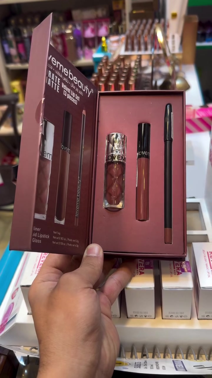 💄 كوزمتك حسن بوتيكي | عروض يومية 🔥
📍 العزيزية - شارع الأطباء - مقابل أئمة البقيع (داخل القيصرية).
🚗 يوجد خدمة توصيل.
📞 للطلب والواتساب: ***********
