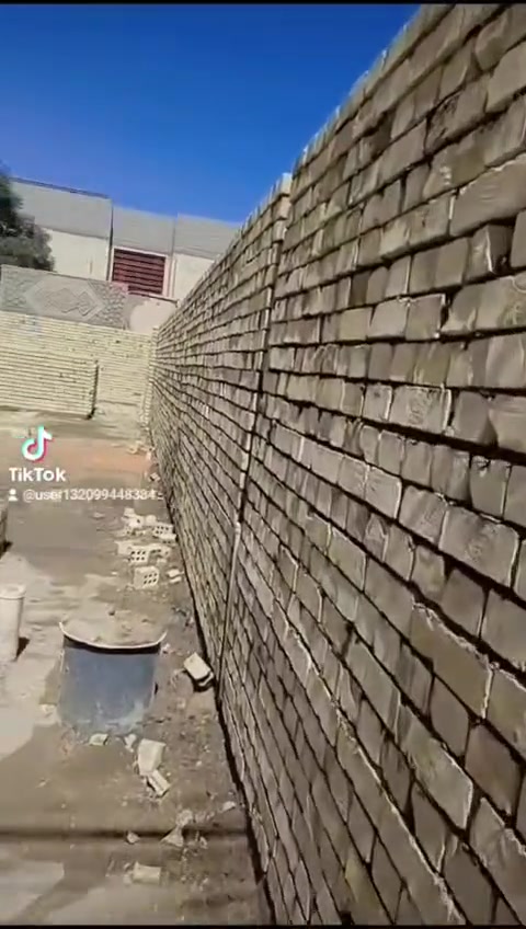 سلام عليكم شباب خلفه بناء طابوك وبلوك كادر كامل داخل كربلاء الاستفسار النتصال علاء الرقم ***********
