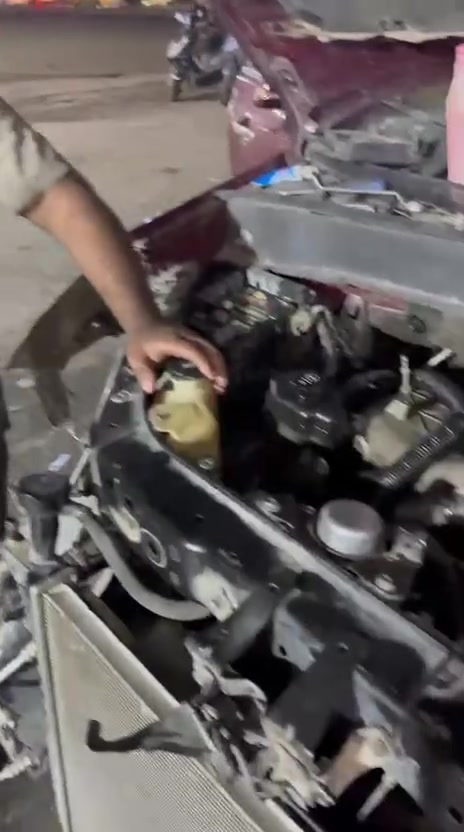 الله السلام عليكم حبايبي الطيبين شرفنا الاخ حسام من أهالي بغداد جاب السياره بيها ضواغط مبوشه تم اتسبدال ضواغط الفضل الله وهاي النتيجه وأداء العمل كدامكم اخوكم وخادمكم علي الفيتر***********
