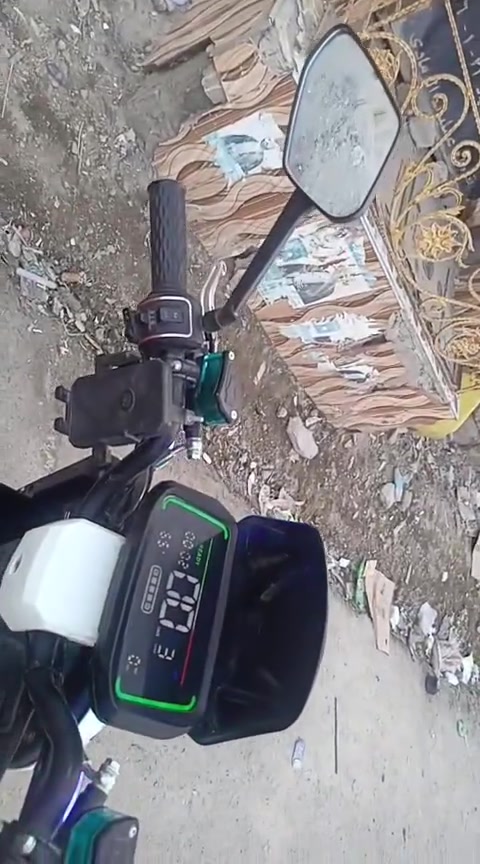 دراجه شحن R11موديل 26نظافة فول بطاريات جدد جاهزة السعر 450الف لونها ابيض مكحلة بأسود
