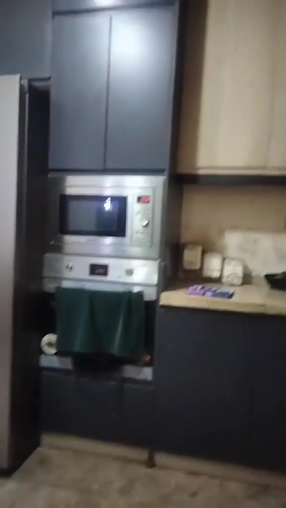 سلام عليكم 
عندي غراض نظيفة 
تواصل معي على رقمي
***********

