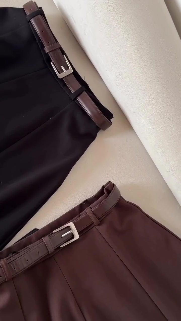 قـريباً كلش التكرار 
فقط حجز الان 📍

من احلى وأرقه التنورات قطن مبطن بالكامل 
الـطول 100cm
السعر 35 
#القياسات_36_38_40_42_44
