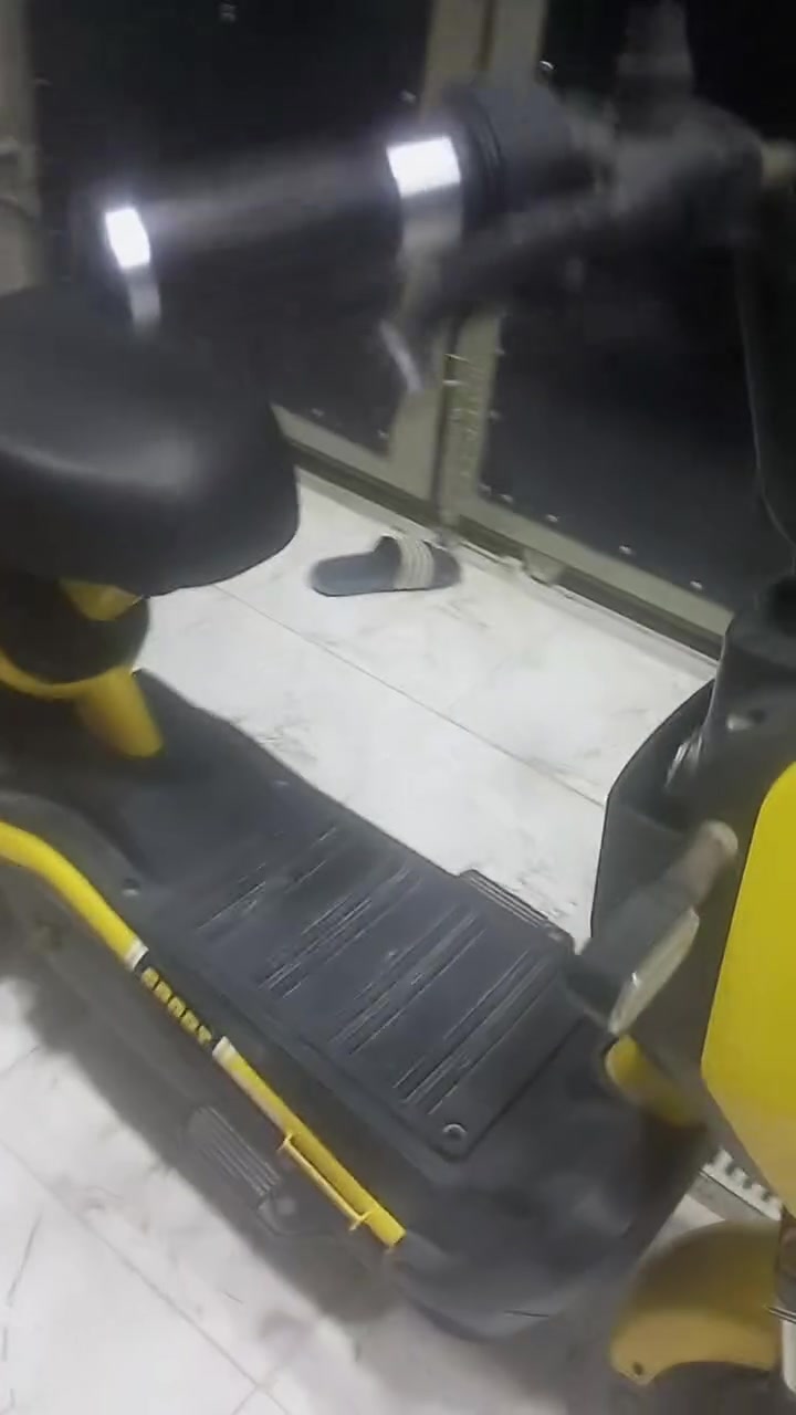 سلام عليكم  موجود  باسكل شحن جديد  نظيف اخو جديد بس بطاريه مابي مكفول من شخط سعره ١٥٠ ***********./***********
 مكانه كربلاء
