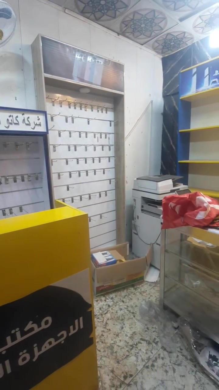 فاترينات مع ميز للبيع للاستفسار الاتصال على الرقم ***********
المكان بغداد
