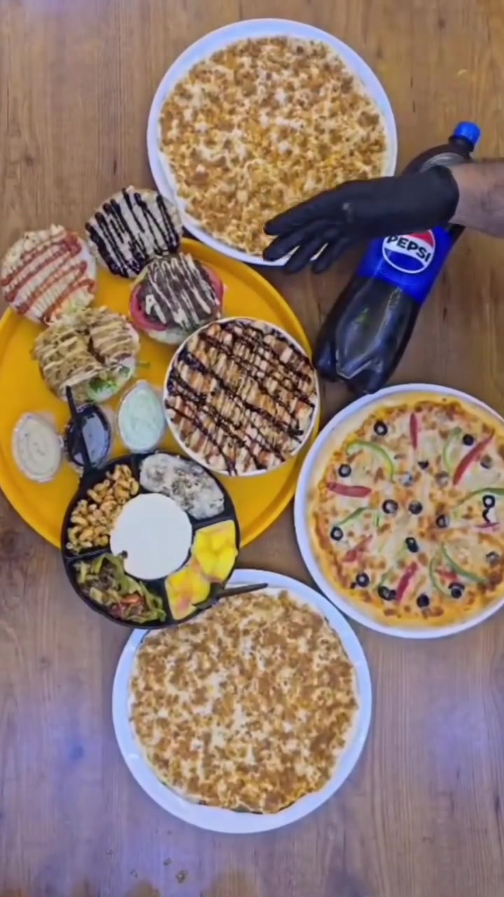 🔥 العرض القوي من مطعم أكتوبر! 🔥
​🫓 بيتزا خضار (طعم يكمل لمّتكم)
🍔 بركر (على أصوله)
🌯 زنجر (مقرمش ويلبي الطلب)
🍕 لحم بعجين (قطعتين ترفة ومحشية صح)
🍚 ريزو كلاسيك (النكهة المميزة)
​💥 كل هذا العرض الخرافي بس بـ 10,000 دينار بس! 💥
​📍 العنوان: حي الوحدة
📞 للطلب والتوصيل 
***********
***********
الواتساب :(***********)
