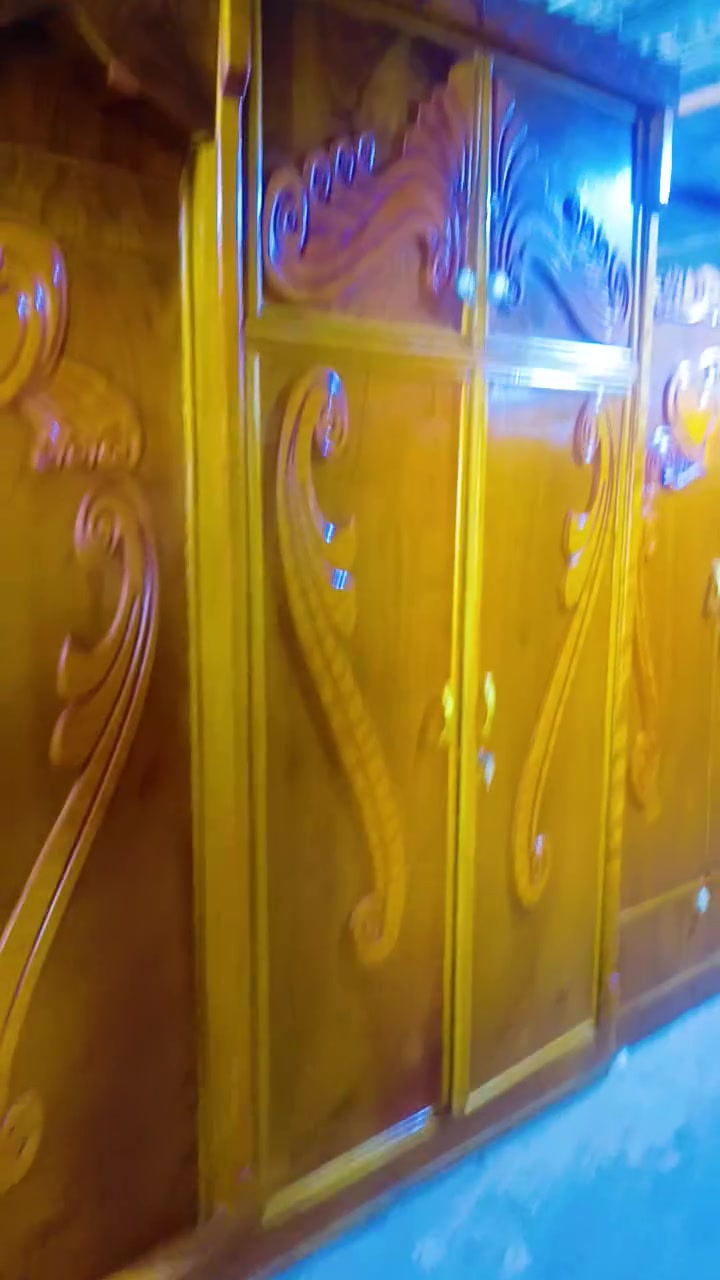 يوجد لدينا مواد منزليه في معرض ومزاد البركه العنوان كاطون الرازي شارع الحولي مقابيل الجملونات ***********
