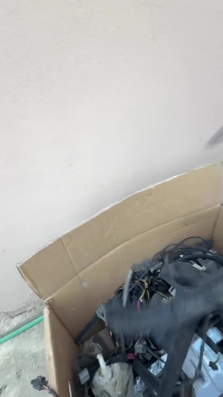 السلام عليكم شباب ارخص اسعار بكل العراق اغلب الغراض مال هلكات
اليدور يشتري واصلي ونظيف شوف الفيدوهات وبعيني

توصيل كل العراق

 من رخصة الادمن اخوي
***********

