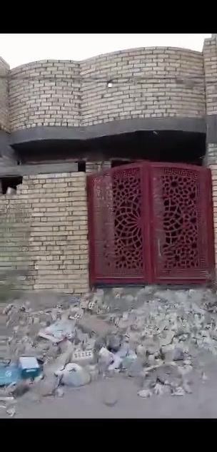 تحية طيبة 🌹

دار 100 م للبيع او المراوس / باب الحارة
طابوق جمهوري بغداد 
بيتونة مسقفة واستارة كاملة 
جراجيب حديد ثقيل وخشب
تاسيس ماء ومجاري وصب الأرضية
تاسيس كاميرات وبواري الانترنيت والجكشنات 
تاسيس قطرات الماء .
***********
