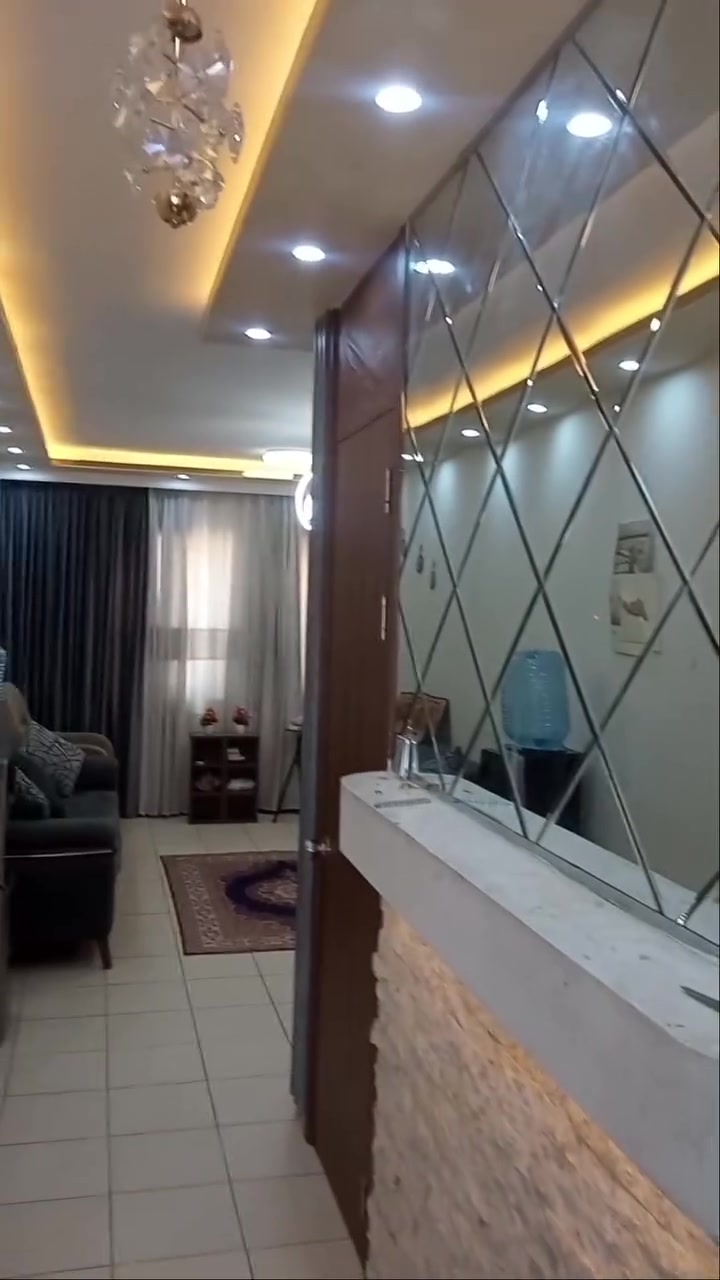 مباشر معه صاحب الشقه بدون اي دلاليه 
مساحه 120م  واصل 65مليون ورايده 105
في مجمع A1 طابق 7
التواصل على الهاتف ***********
