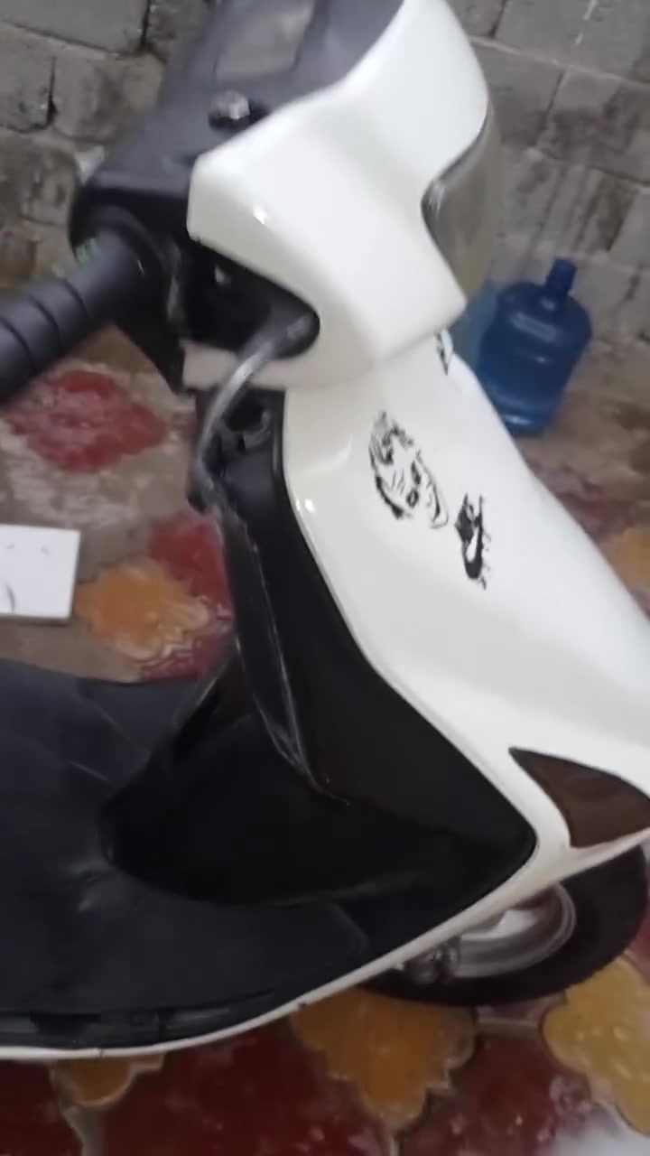 سلام عليكم شباب دراجه للبيع وين اليدورحاويه مضمومه ماطالعه للشارع غراضهه كلهه بلاديه ما مفتوح بيهه اي شي المقطع كدامكم كهربائيات كلهه شغاله لايت عالي ناصيي اشايريمنه يسره نكره سلف نعومت المكينه يمكم بالمقطع مابيهه صوت يعني الدراجه اليجي ميفحص دراجه كامله ابلاديه ماكوبنضافتهه والسعر بلاش400 مكاني نجف ***********

