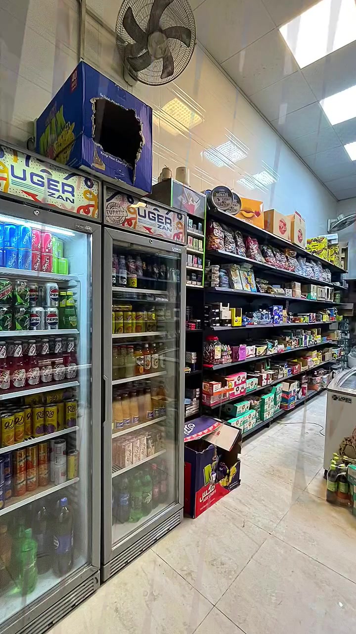 🔴للبيع سوبر ماركت شغال ومجهز بالكامل مع البضاعة والديكورات، بموقع استراتيجي وحيوي جداً على شارع تجاري رئيسي يتميز بحركة نشطة على مدار اليوم.
​الموقع: [نهايه جسر باب طويريج بدايه شارع ميثم التمار] – يقع على شارع تجاري حركي وممتلئ بالزبائن.
​الحالة: شغال حالياً وبدخل يومي ممتاز ولله الحمد.
​السبب: [عدم التفرغ ].
، يرجى الاتصال أو التواصل عبر الواتساب على الرقم
📲 [***********]
