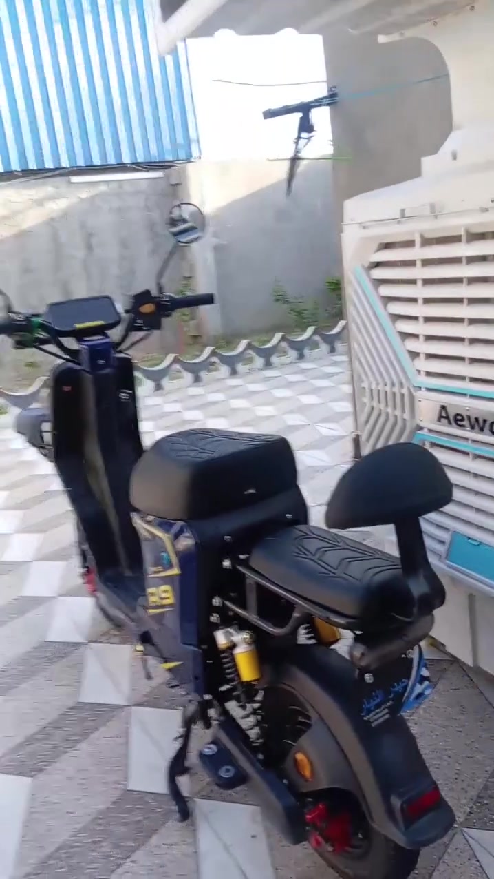 السلام عليكم للبيع بايسكل شحن آر 9 جديد بطاريات عل الفحص ما عوزه شي نضيف السعر 450 او بي مجال بسيط رقم الهاتف ***********
