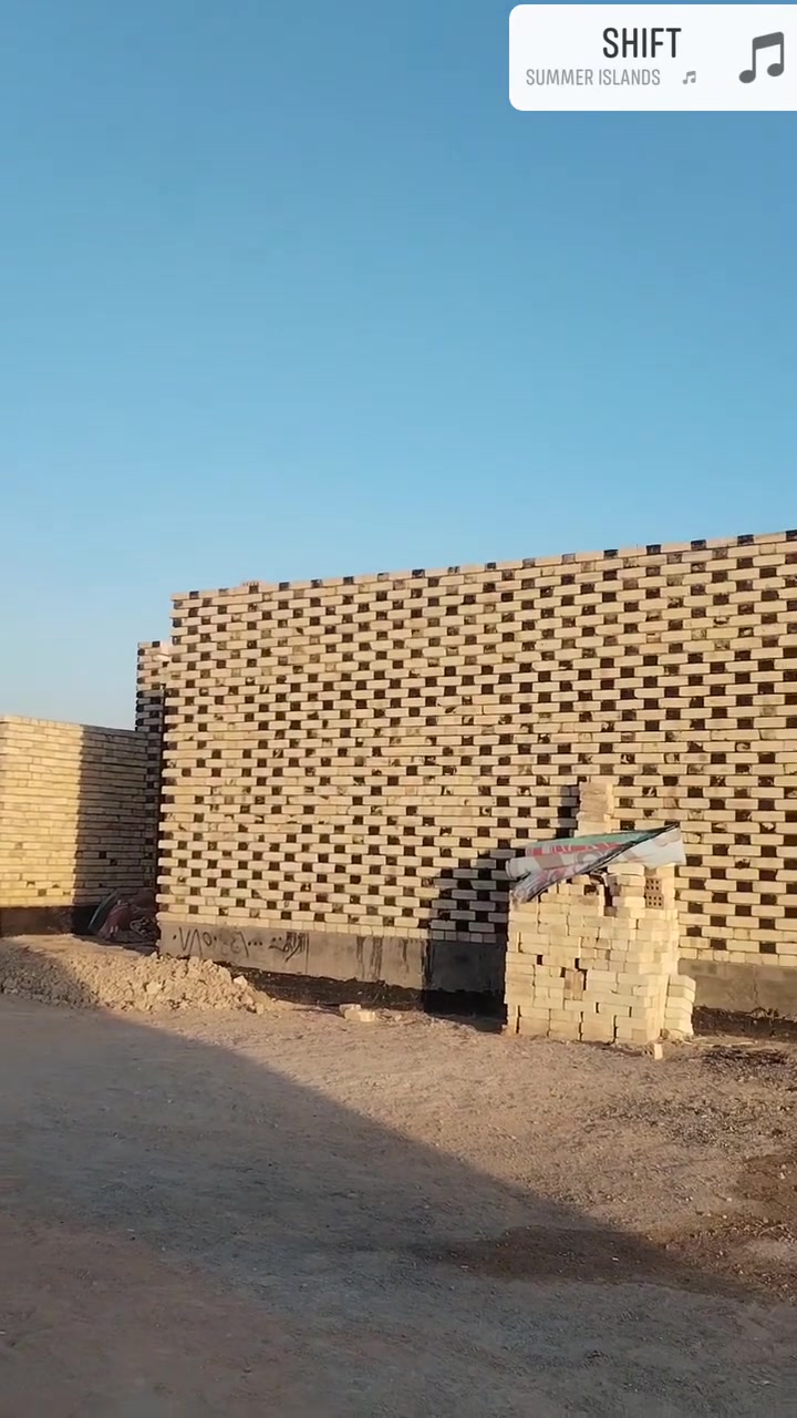 يالله 
متوفر مساحة أرض 480 متر
  تحتوي على بيت جاهز للسكن بمساحة 170 متر بناء درجة أولى بالإضافة إلى اربع بيوت بمساحة ٨٠ متر
البيت الأول جاهز غرفة وصالة ومطبخ بناء نهروان 
البيت الثاني هيكل صاعد للسقف بناء نهروان
البيت الثالث مجعب فقط
البيت الرابع صب ارضية فقط
الموقع النجف الاشرف ناحيه العباسية
خلف معرض سيارات السلامي 
الشارع عشرة متر مع خدمات كاملة
يباع العقار كامل
للإستفسار اكثر الاتصال على ***********
