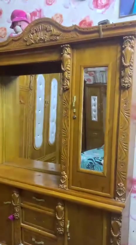 غرفه نوم للبيع. نضيفه حيل. صاج 6ملم. تسكام  غرفه عملاقه.  صارت عليه مليونين عارضهه مليون و300 
***********
