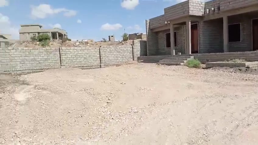 سلام عليكم بيت هيكل للبيع مساحه البيت 250 متر مساحه الأرض 1000 متر كافة الخدمات و يرهم مدة و معا كفيل و السعر تصل ***********.   *********** و ملاحظة البيت مكان الجميلة السياحة
