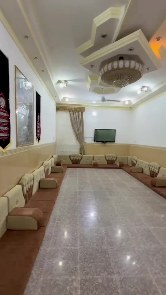 للبيع دار بحي الحكم المساحه ٢٥٠م طابقين مسلح الطابق الأول غرفتين وهول وبراني ومطبخ وصحيات والطابق الثاني اربع غرف وهول ومطبخ وصحيات للإستفسار مكتب السكن للعقار بالقشله مجاور حسينية ***********
