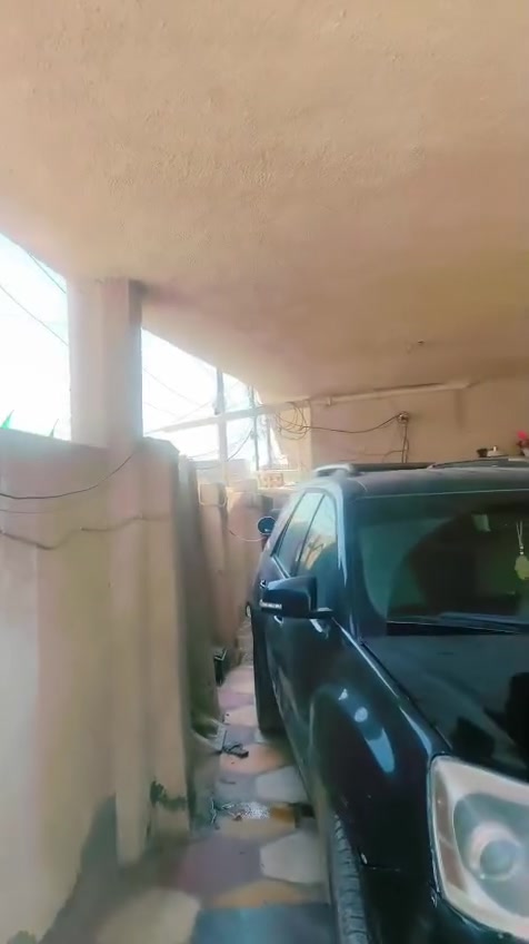 السلام عليكم دار للبيع مساحة 275 يحتوي على غرفتين نوم و استقبال و مطبخ و صالة كبيرة و حمامات داخلية و خارجية البيت ركن على الشارعين مكانة قرب اسواق أستاذ ياسين السعر 88 و بي مجال قليل للأستفسار ***********
