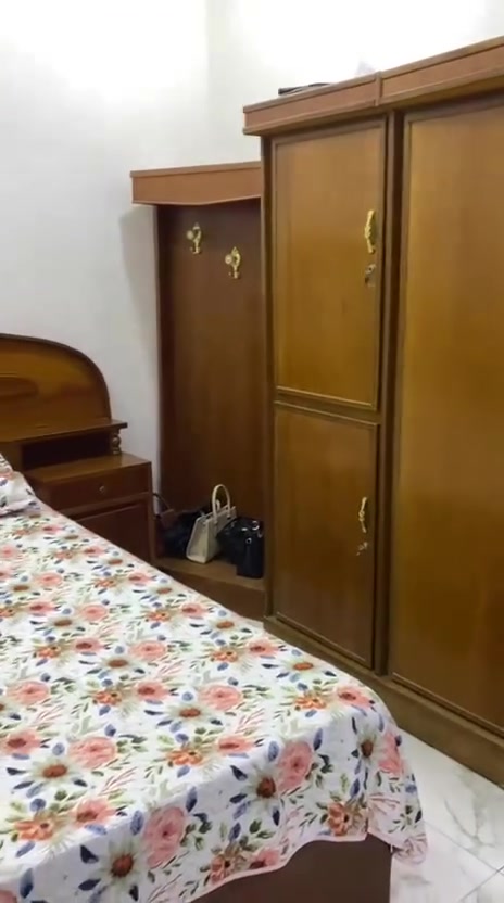 من رخصة الأدمن عندي غرفة للبيع السعر 300الف مراساله على الخاص او اتصال على الارقام ***********/***********
