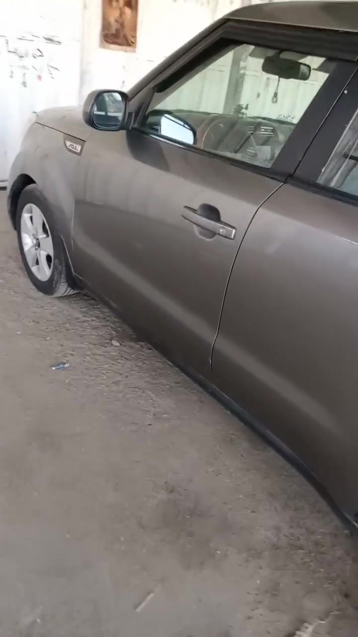 السلام عليكم عندي كيا صول موديل2017 مكينه كير تبريد مكفولات تخم تاير جديد سياره رقم انكلينزي باسمي مكينه 1600 جي دي اي حادث سياره موجود بصور مكاني  بغداد مدينه الصدر الرقم *********** السعر 92 وبيه مجال

