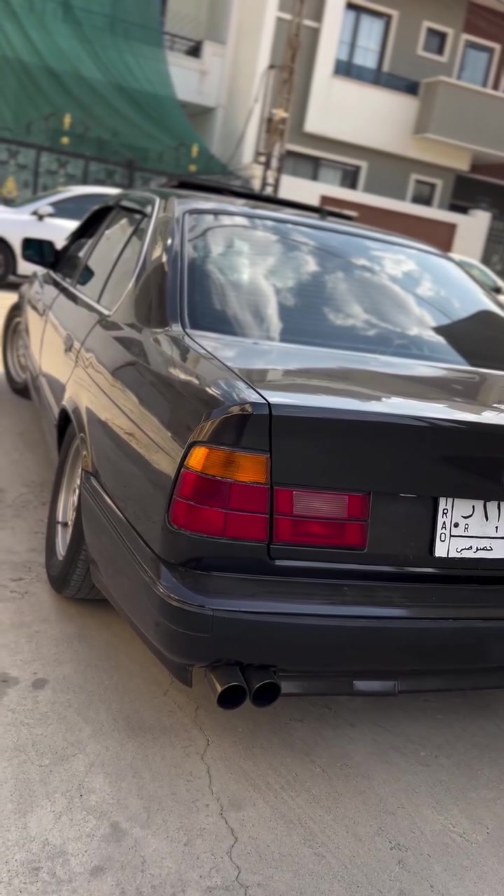 للبيع BMW 520
نضيفه 
كير عادي 
تبريد ثلج 
غرفه جديده 
فتحه سلايت
السيارة مصبوغه جماليه
شرط التحويل
السعر قفل 52 
موصل 
الرقم ***********

نص مكتوب في الصور:
- MOSUL