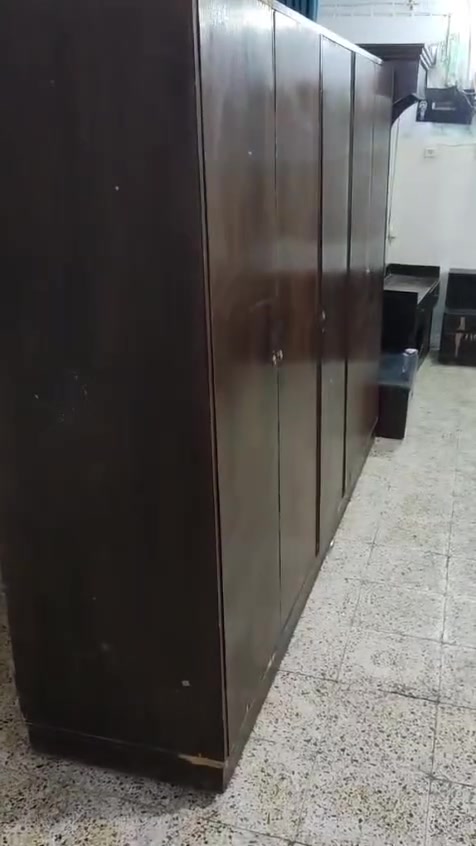 السلام عليكم غرفه نوم البيع مكاني سامراء السعر 85 لن شويه متوازي علا البيعه لي يريده يجيني هسه ***********
